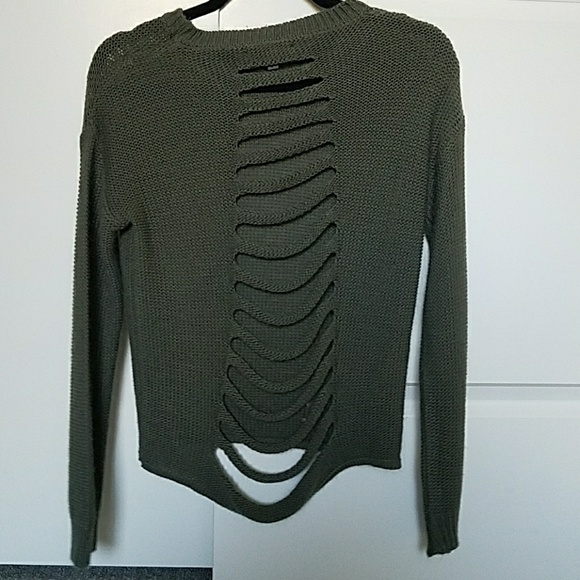 Green sweater - Picture 2 of 4